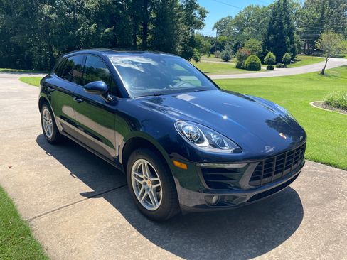 Used 2018 Porsche Macan Sport Edition AWD/4WD image 2