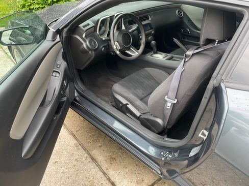Used 2011 Chevrolet Camaro LS RWD image 5