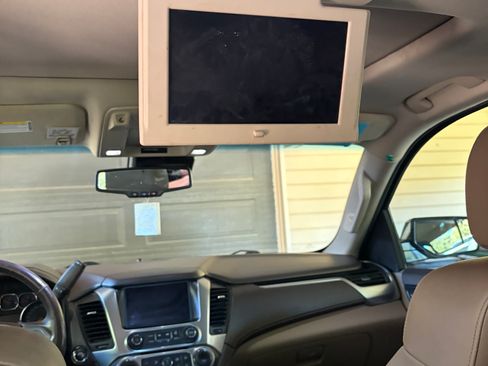 Used 2016 Chevrolet Suburban LTZ image 9