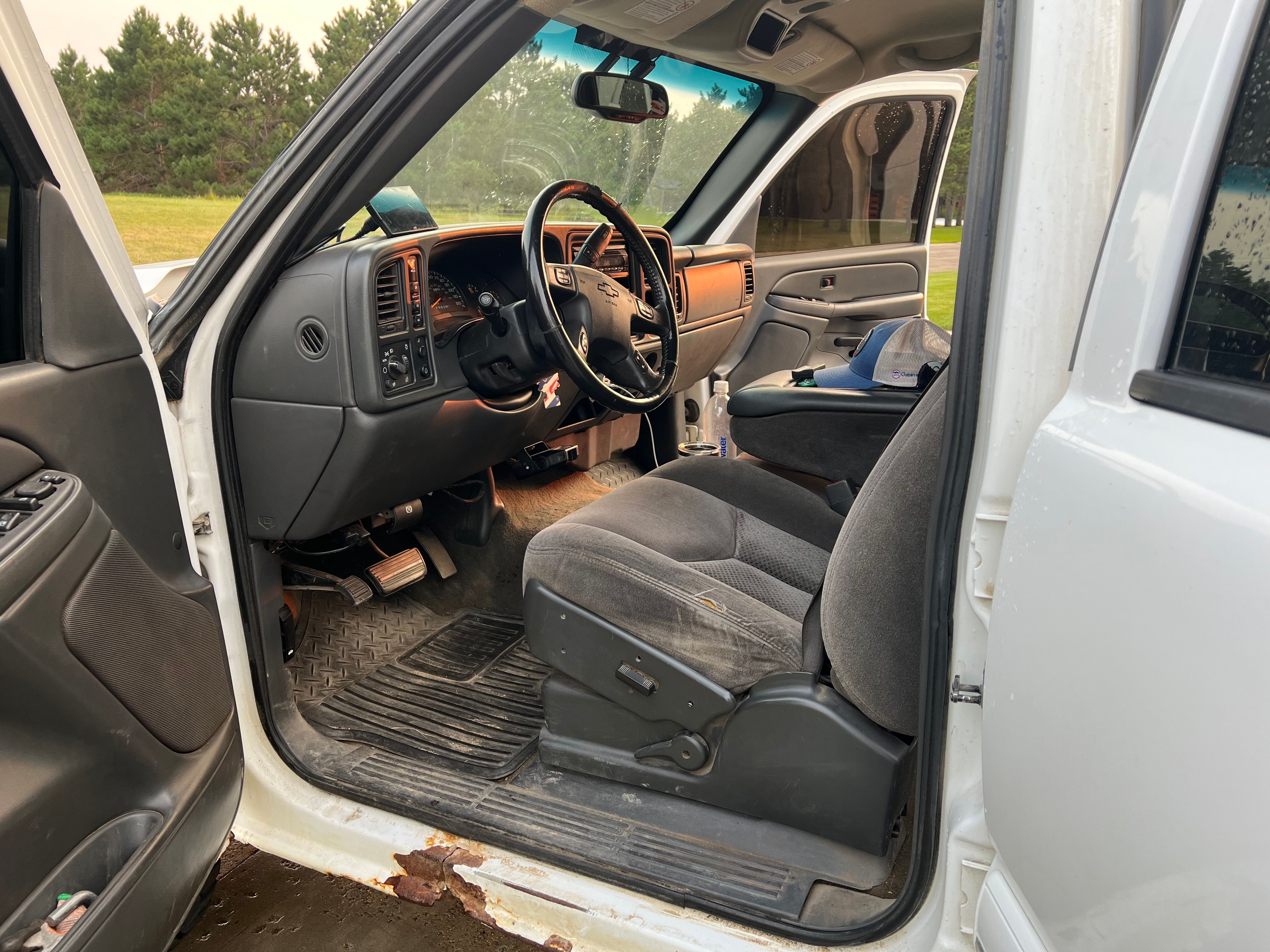 Used 2007 Chevrolet Silverado 2500 LT w/ Heavy-Duty Power Package AWD/4WD image 5