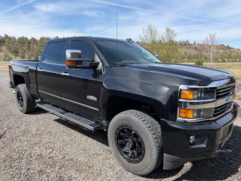Used 2015 Chevrolet Silverado 2500 High Country w/ Duramax Plus Package image 2