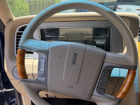 Used 2010 Lincoln Navigator L 4WD image 9