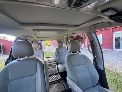Used 2017 Toyota Sienna Limited Premium AWD/4WD image 11