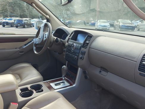 Used 2012 Nissan Pathfinder LE image 6