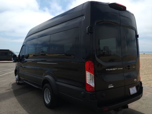 Used 2024 Ford Transit 350 XLT image 4