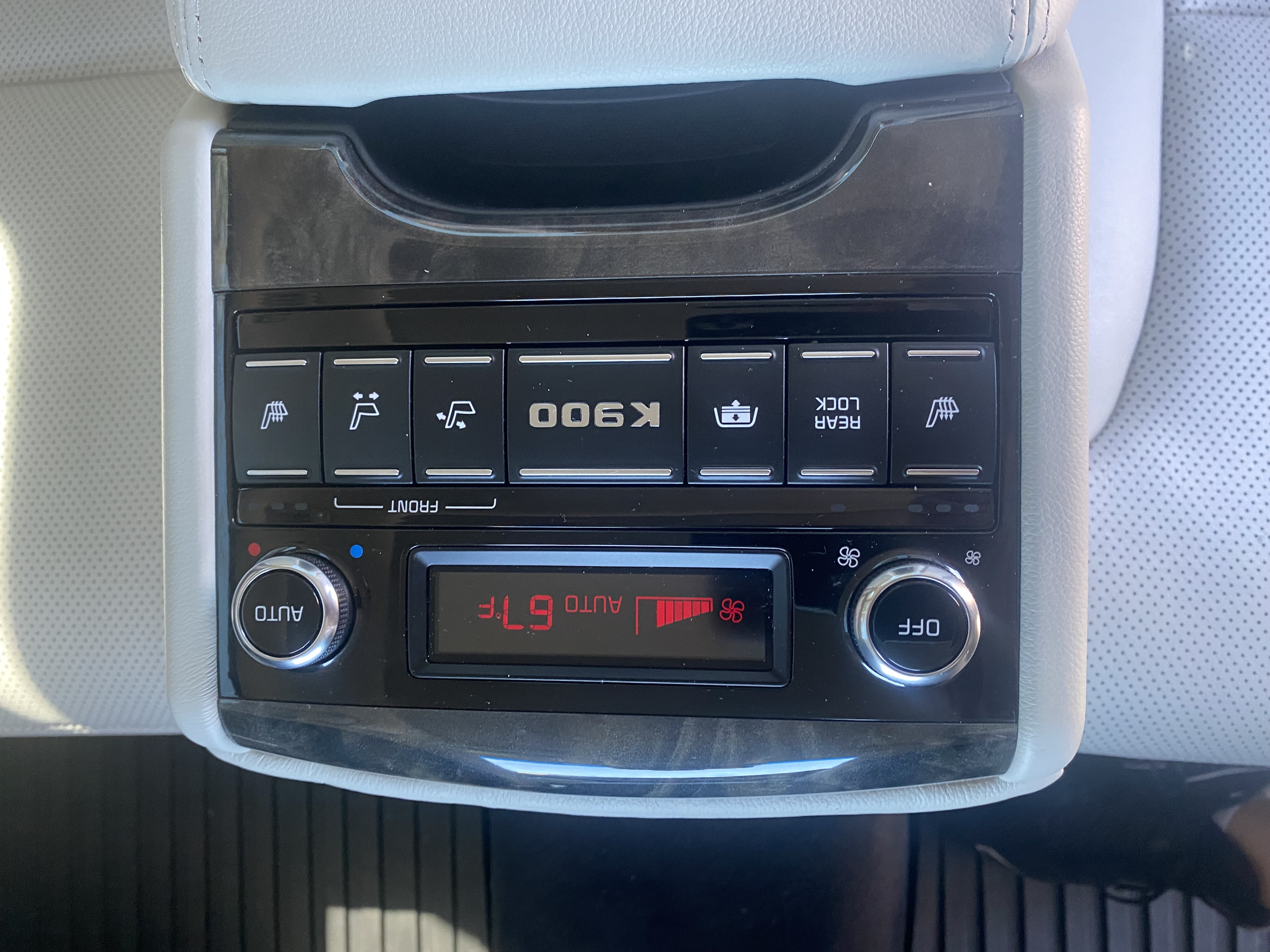 Used 2015 Kia K900 Luxury RWD image 11