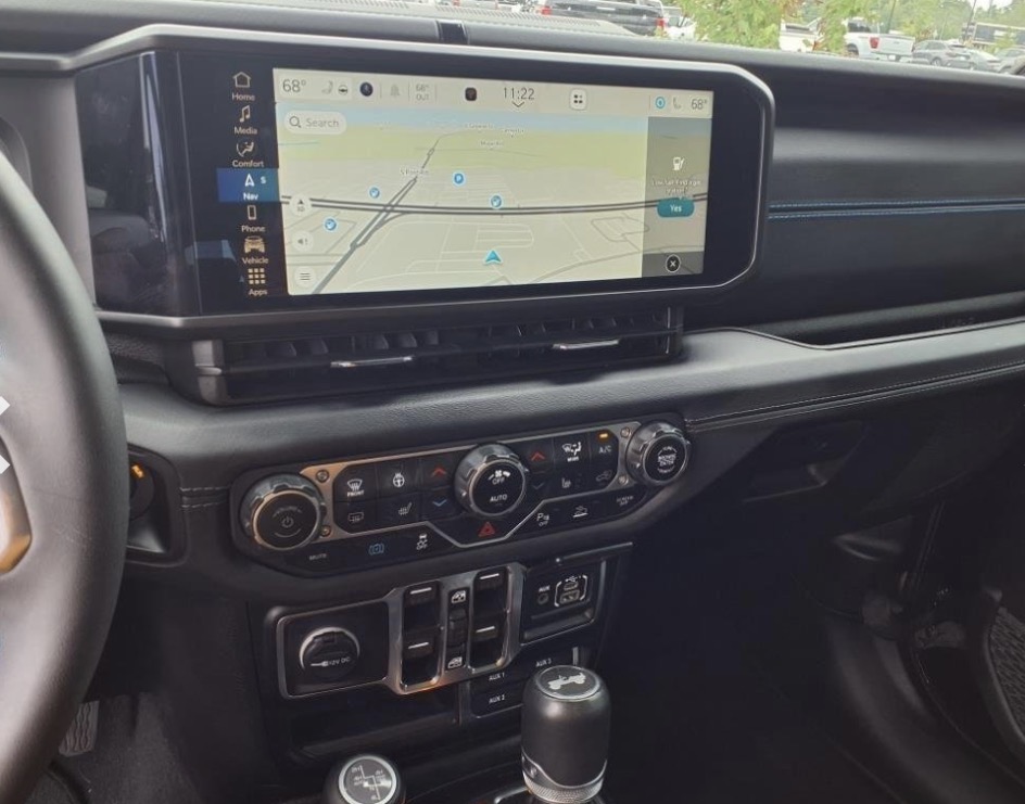 Used 2024 Jeep Wrangler High Altitude AWD/4WD image 18