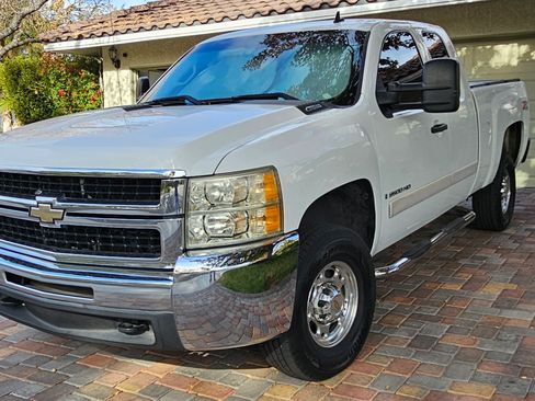 Used 2007 Chevrolet Silverado 2500 LT w/ Suspension Package, Off-Road image 5