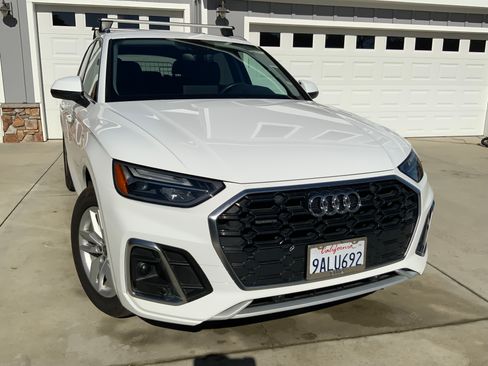 Used 2022 Audi Q5 2.0T Premium w/ Convenience Package image 1