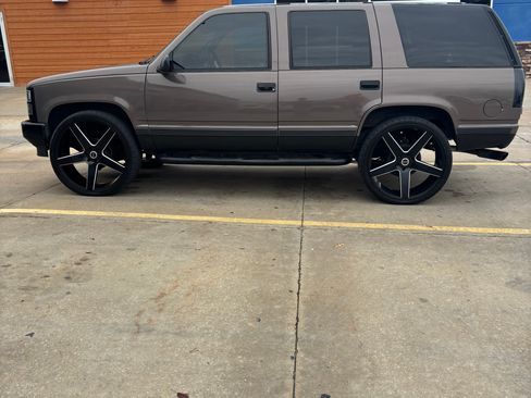 Used 1997 GMC Yukon 4WD 4-Door w/ Marketing Opt Pkg 5 image 1