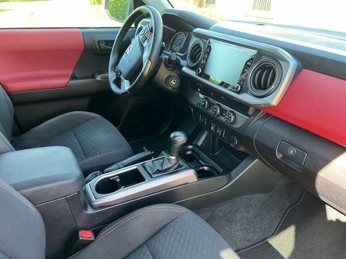 Used 2020 Toyota Tacoma SR5 RWD image 9