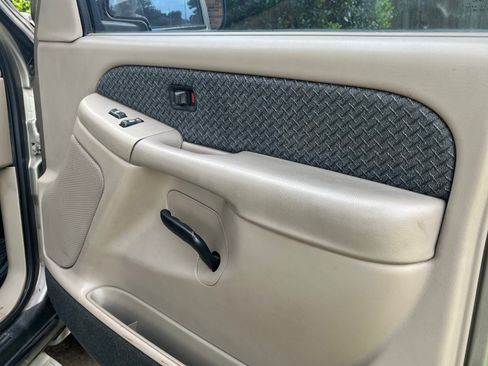 Used 2002 Chevrolet Avalanche 2WD image 6