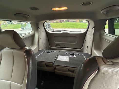 Used 2017 Kia Sedona LX w/ LX Essentials Premium Package image 10