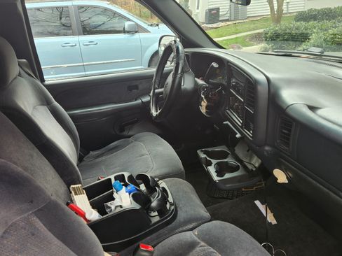 Used 2000 Chevrolet Silverado 1500 LS image 2