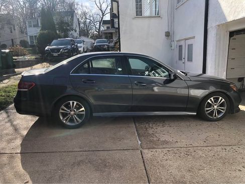Used 2014 Mercedes-Benz E 250 E 250 BlueTEC 4MATIC Sedan 4D image 4