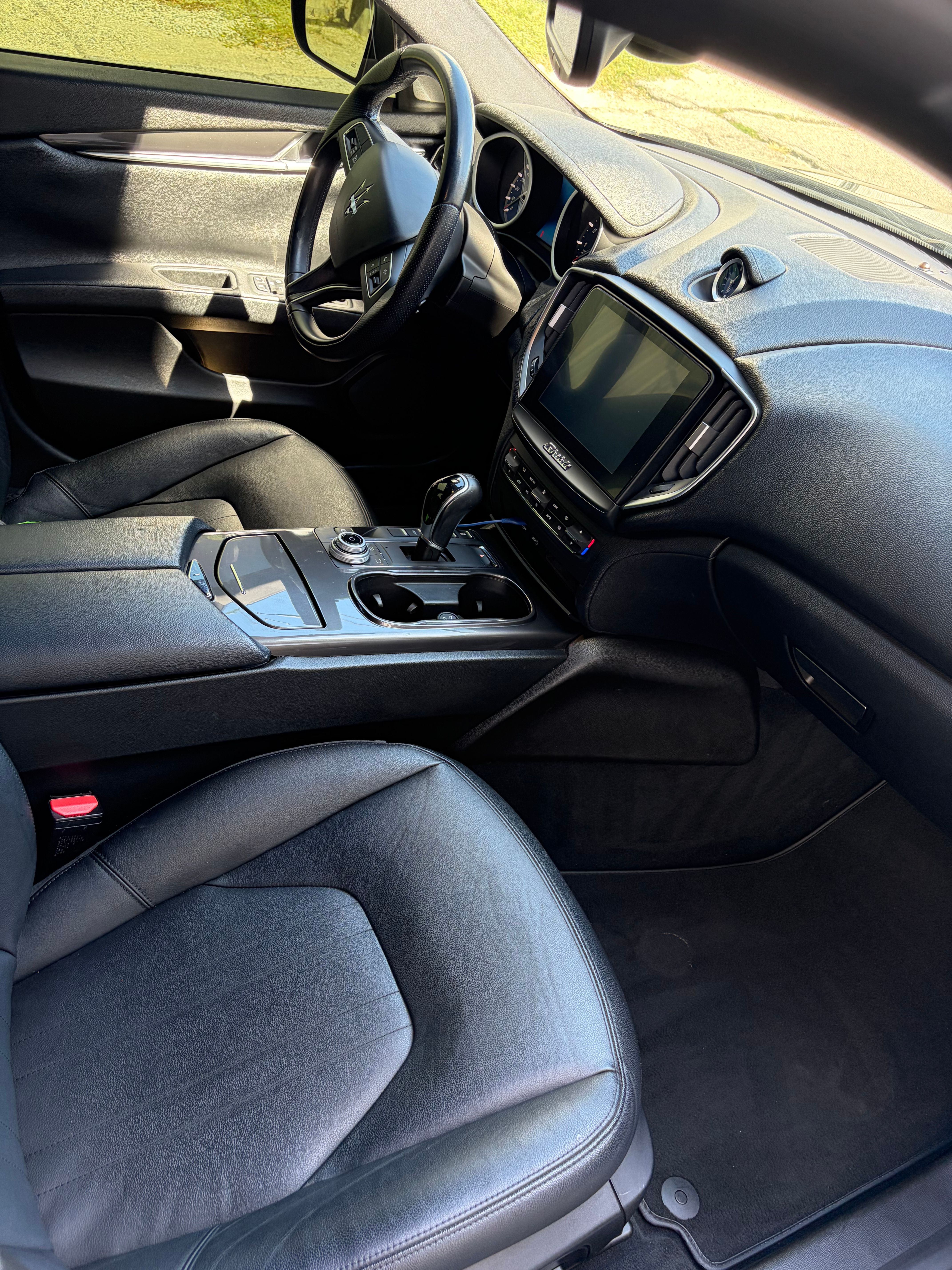 Used 2018 Maserati Ghibli RWD image 25
