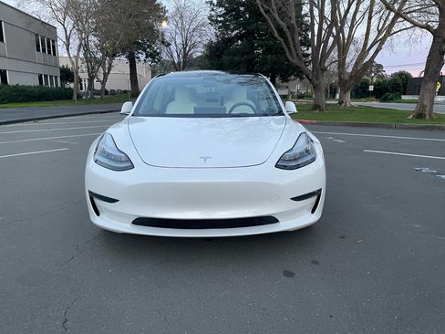 Used 2020 Tesla Model 3 Long Range image 4