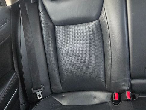 Used 2016 Chrysler 300 C RWD image 18