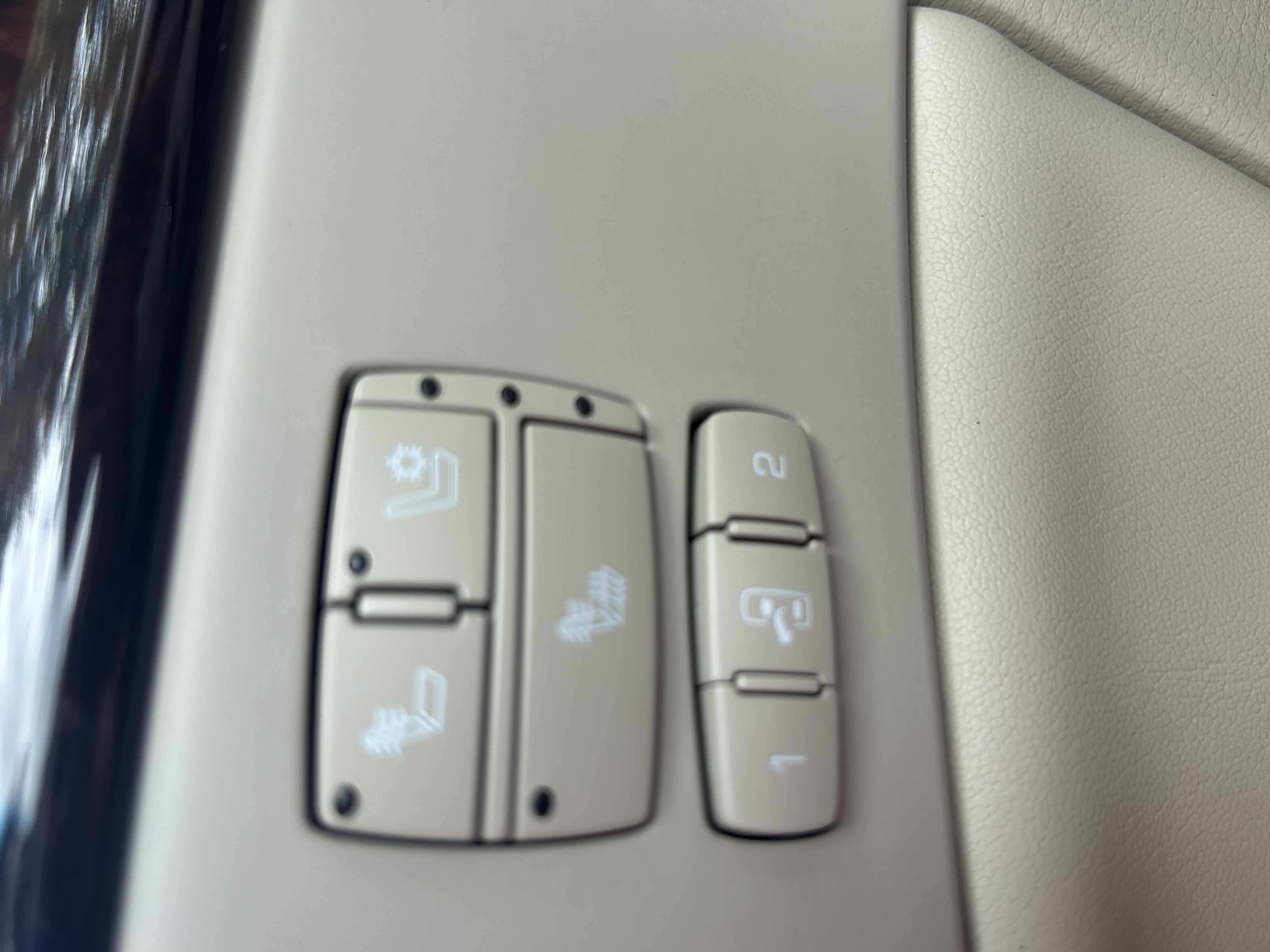 Used 2010 Cadillac DTS Luxury FWD image 16