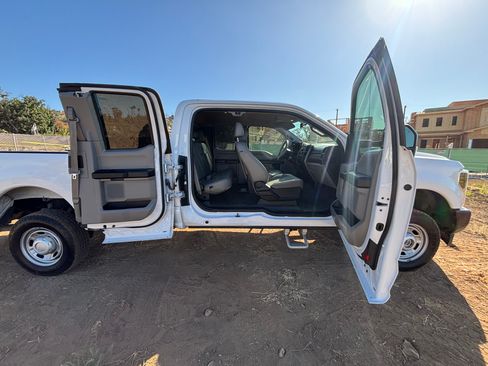 Used 2019 Ford F250 XL w/ Power Equipment Group AWD/4WD image 13