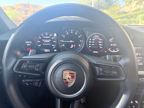 Used 2020 Porsche 911 Carrera image 1