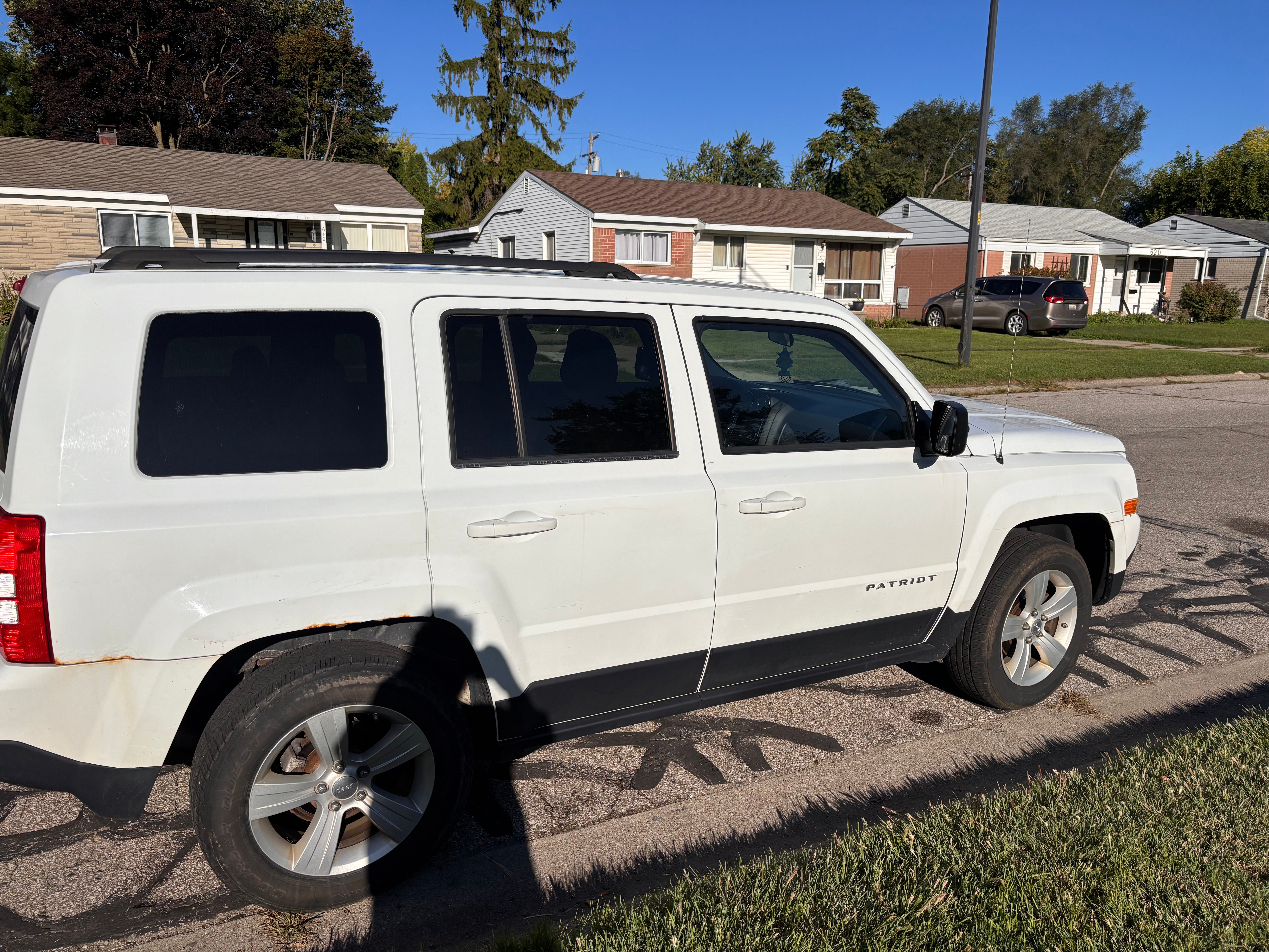 Used 2015 Jeep Patriot Latitude w/ All Weather Capability Group AWD/4WD image 8