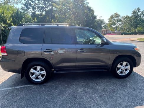 Used 2011 Toyota Land Cruiser image 6