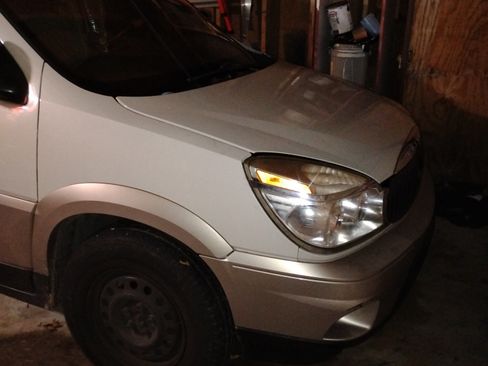 Used 2005 Buick Rendezvous CX image 2