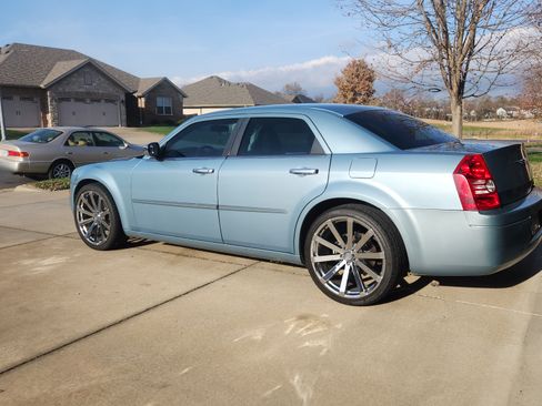 Used 2009 Chrysler 300 LX image 26