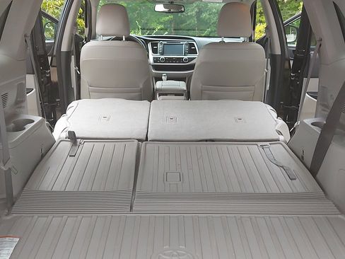 Used 2016 Toyota Highlander XLE image 4