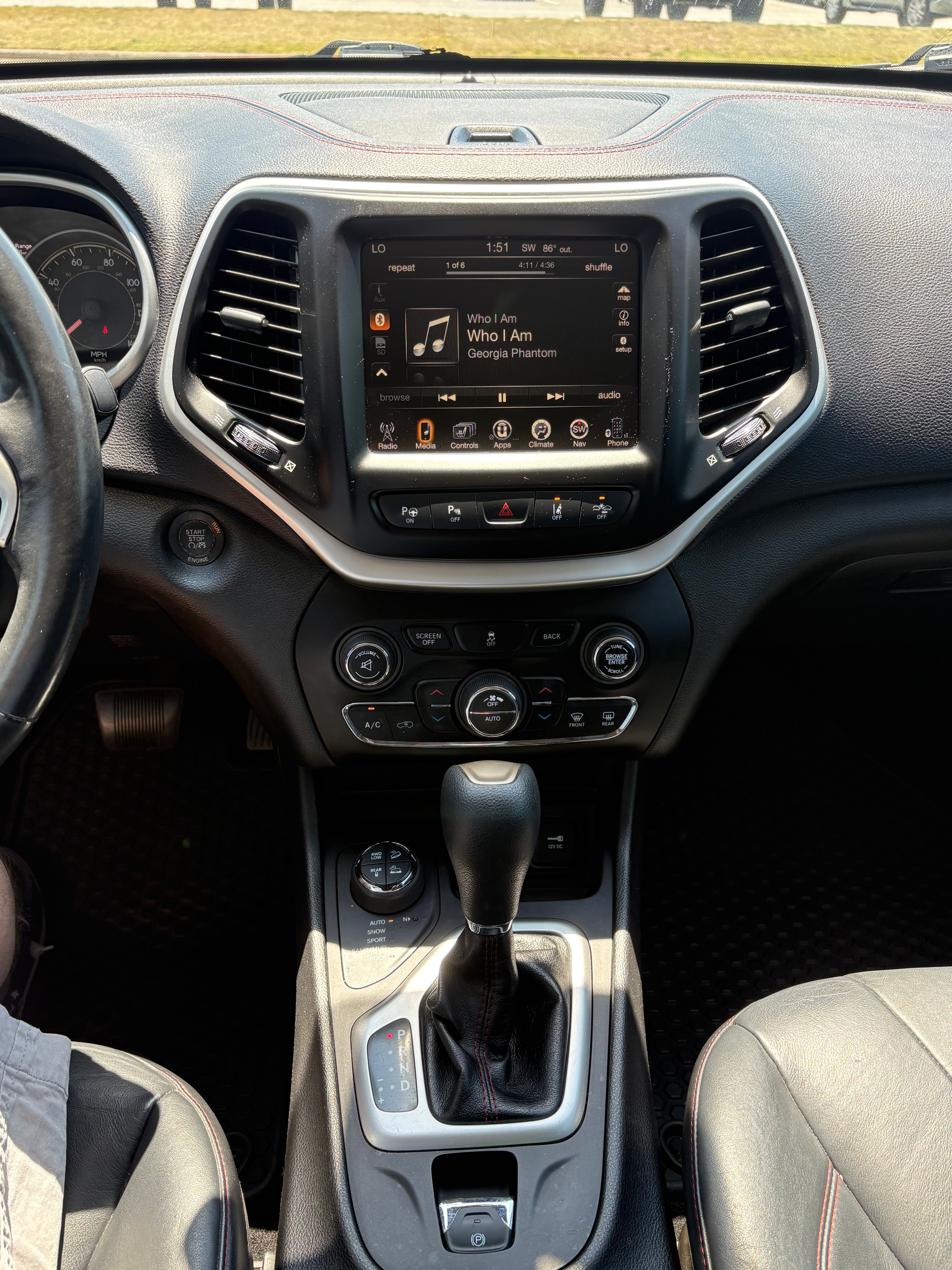 Used 2014 Jeep Cherokee Trailhawk w/ Technology Group AWD/4WD image 11