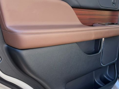 Used 2024 Lincoln Navigator Reserve w/ Monochromatic Package image 2