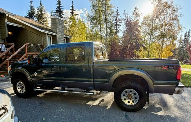 Used 2011 Ford F250 Lariat w/ Lariat Interior Pkg AWD/4WD image 10