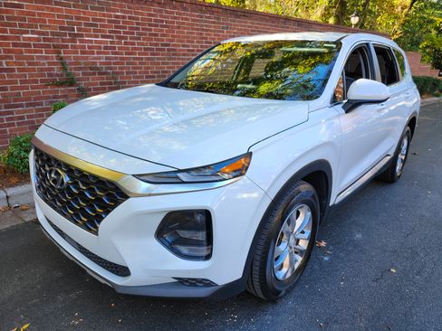 Used 2020 Hyundai Santa Fe SE image 2