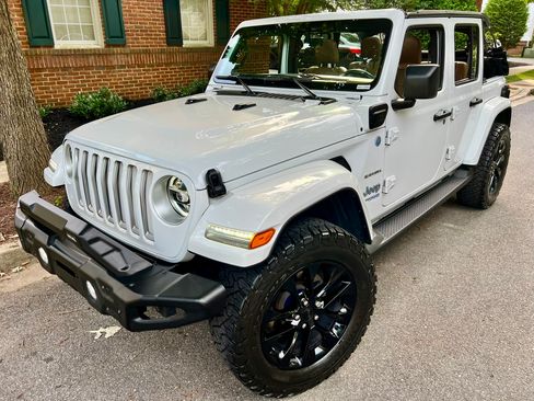 Used 2022 Jeep Wrangler Unlimited Sahara w/ Cold Weather Group AWD/4WD image 1