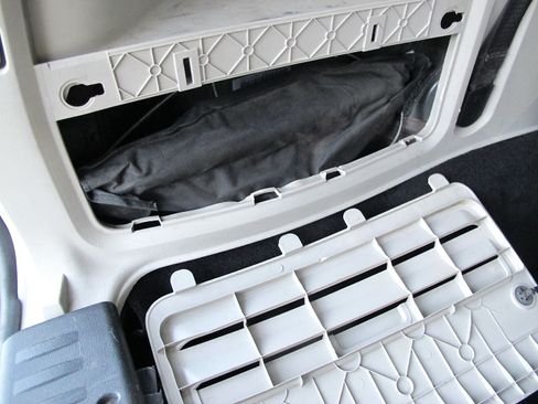 Used 2015 Chrysler Town & Country Touring image 22