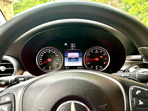 Used 2016 Mercedes-Benz GLC 300 4MATIC image 8