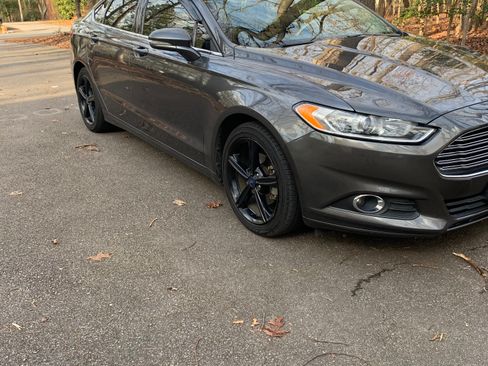 Used 2016 Ford Fusion SE image 1