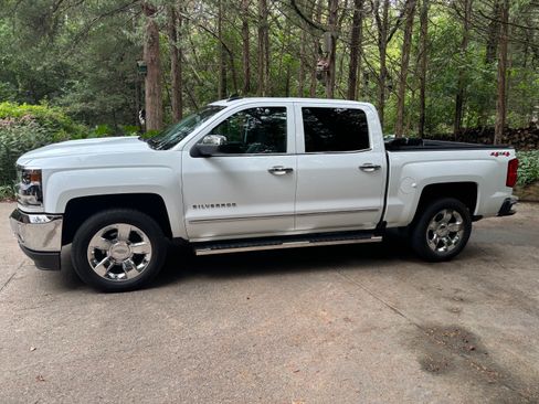 Used 2018 Chevrolet Silverado 1500 LTZ w/ Sport Package AWD/4WD image 2