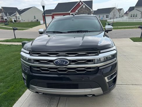 Used 2024 Ford Expedition Platinum image 4