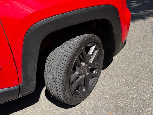 Used 2022 Jeep Renegade Latitude image 4