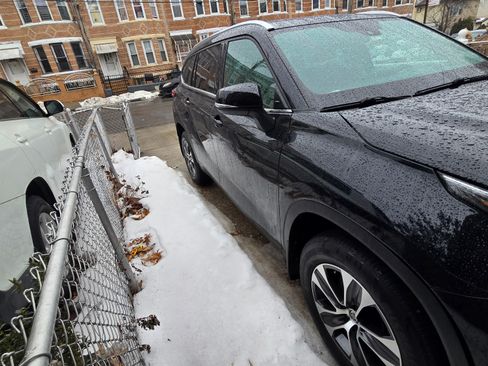 Used 2020 Toyota Highlander XLE image 5