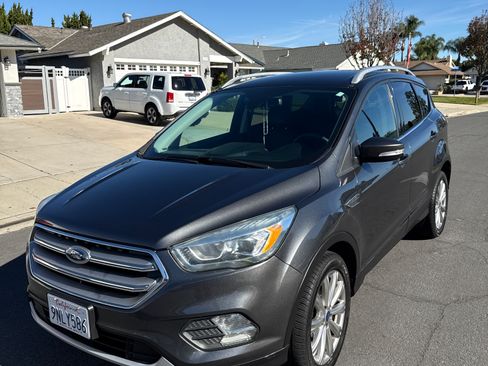 Used 2017 Ford Escape Titanium image 1