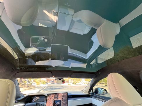 Used 2021 Tesla Model S Plaid image 19