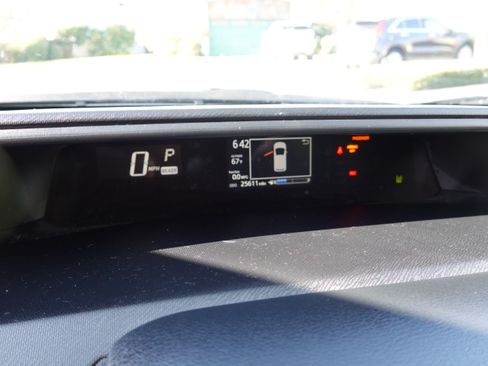 Used 2018 Toyota Prius C Four image 6