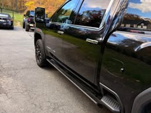 Used 2021 GMC Sierra 2500 Denali w/ Denali Black Diamond Edition image 5