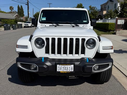 Used 2023 Jeep Wrangler Unlimited Sahara w/ Cold Weather Group AWD/4WD image 4