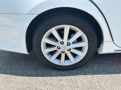 Used 2012 Toyota Camry XLE FWD image 15