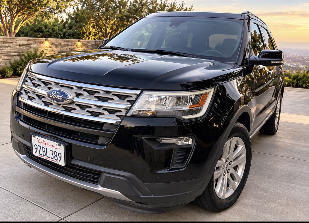 Used 2018 Ford Explorer XLT w/ Equipment Group 202A AWD/4WD image 2