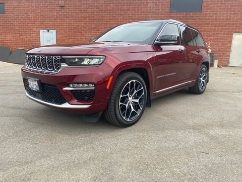 Used 2023 Jeep Grand Cherokee Summit AWD/4WD image 8
